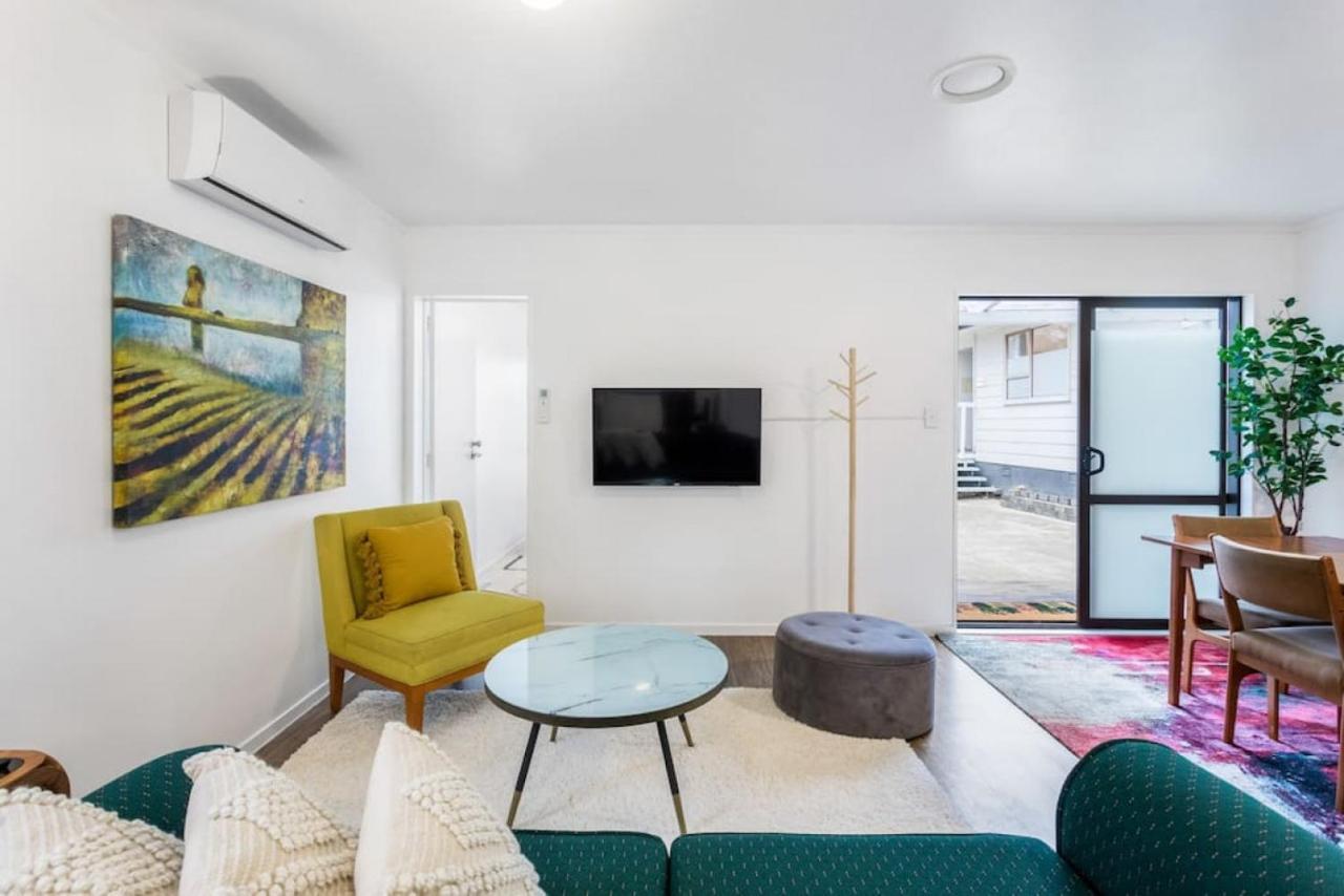 Fusion Modern Escape With Parking And Patio
