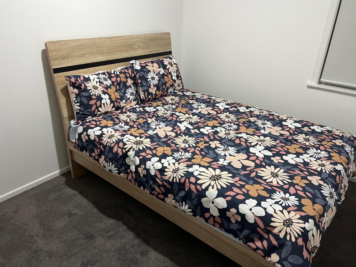 Spacious 4 Bedroom House In Manukau Holiday home *