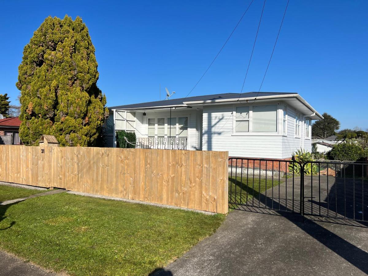 Spacious 4 Bedroom House In Manukau