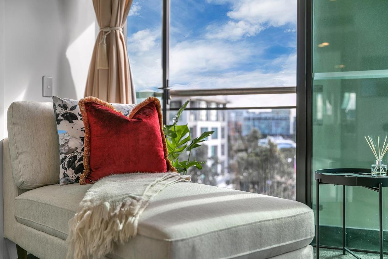 Apartment Bachelor's Sunset Pad *