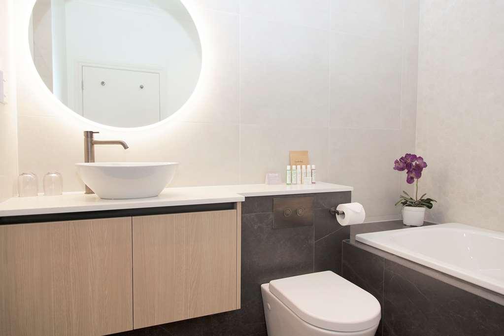Adina Citylife 4*
