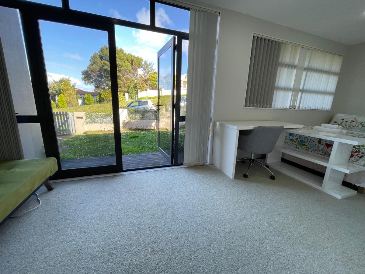 Private In A Lovely House Auckland