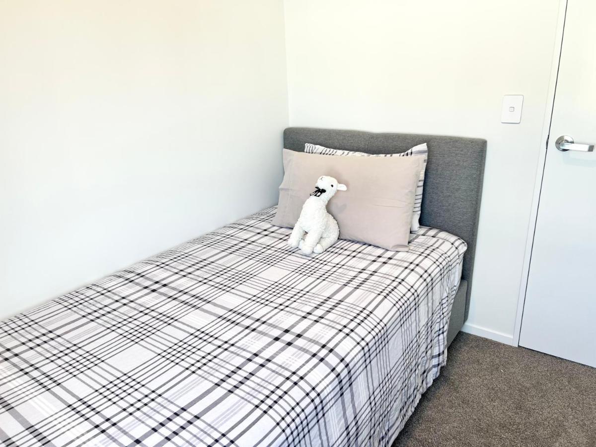 A&j Queen Bedroom-quiet And Brand New With Reserve View *