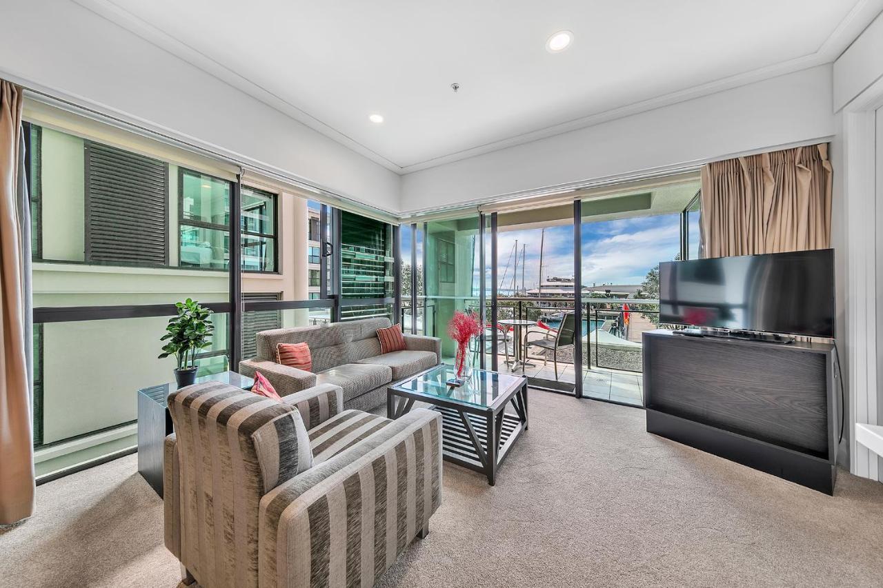 Fabulous Corner W/ Dazzling Harbour View *