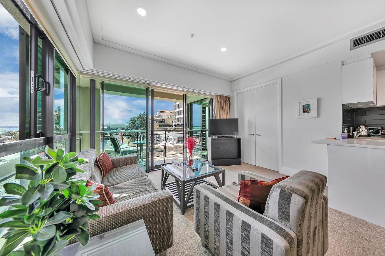 Fabulous Corner W/ Dazzling Harbour View Apartment Auckland