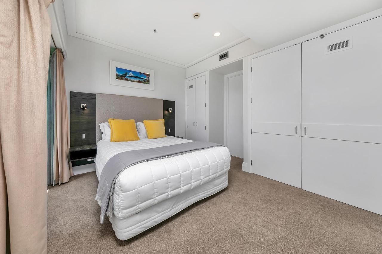 Fabulous Corner W/ Dazzling Harbour View