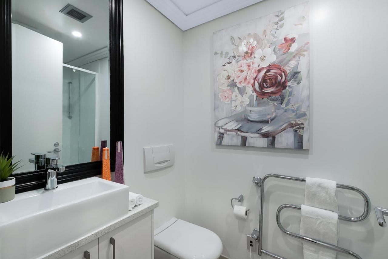 Your Next Viaduct Getaway! Apartment
