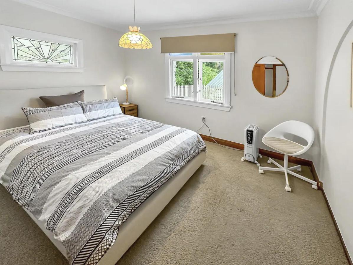 Tui Escape - 4 Bedroom Downstairs Birkenhead Apartment Auckland
