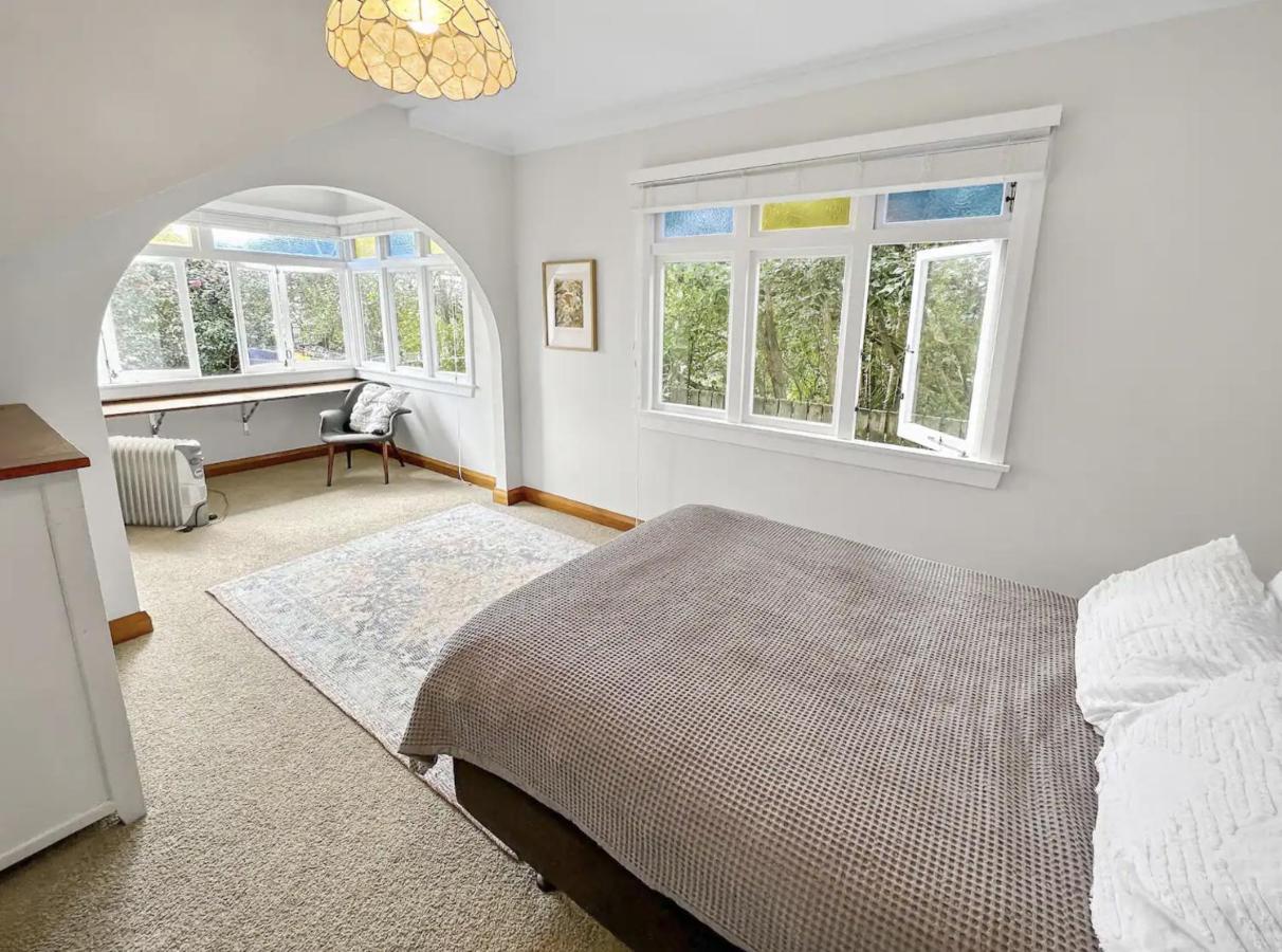 Tui Escape - 4 Bedroom Downstairs Birkenhead Apartment