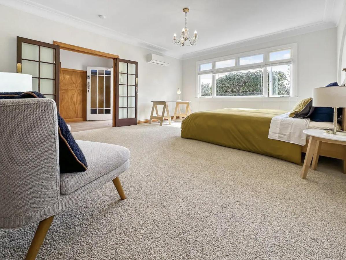 Tui Escape - 4 Bedroom Downstairs Birkenhead Apartment