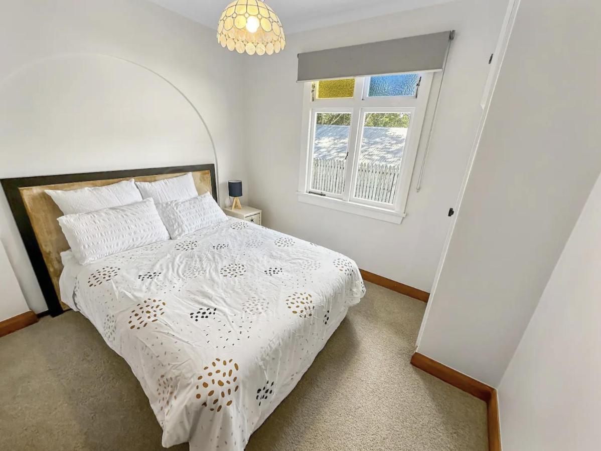 Tui Escape - 4 Bedroom Downstairs Birkenhead Apartment