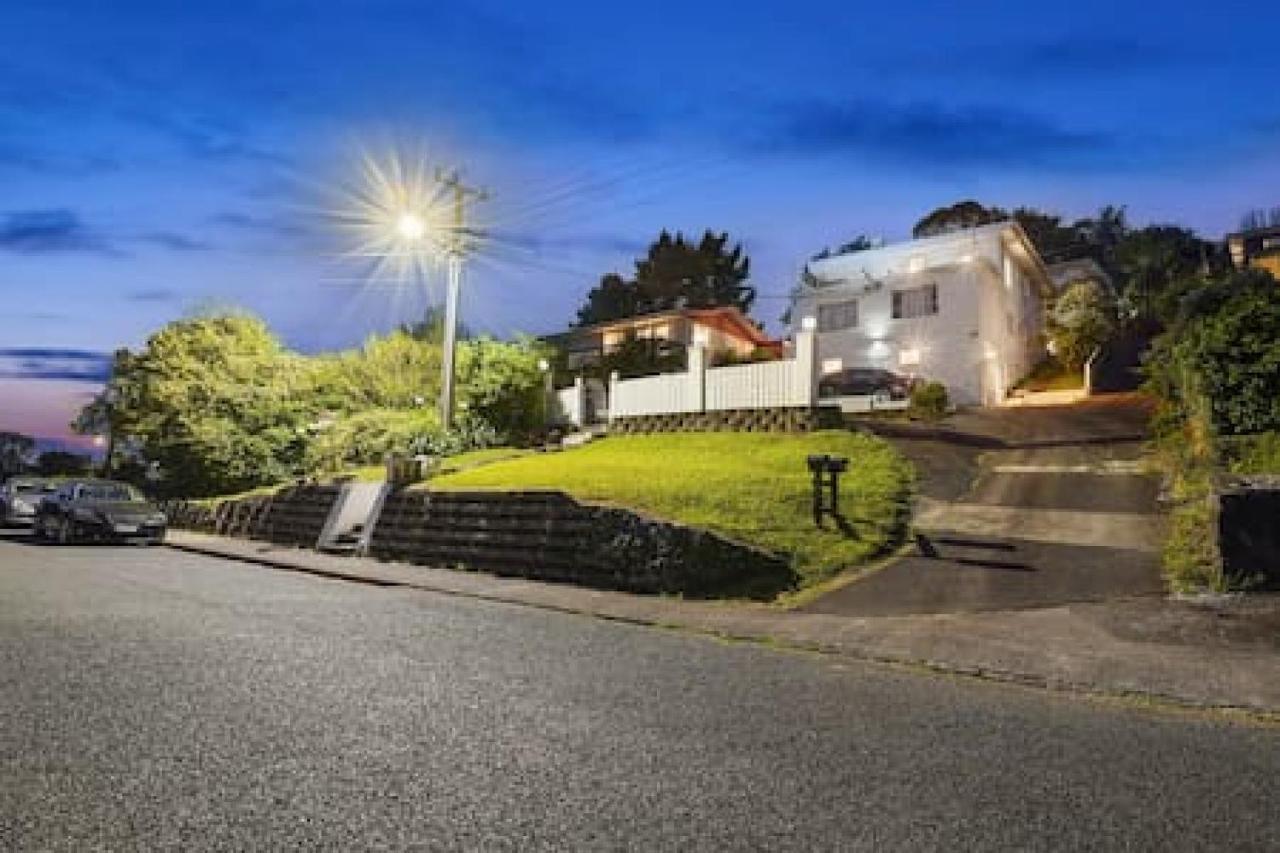 Sunny Side Getaway With Views And Deck * Auckland