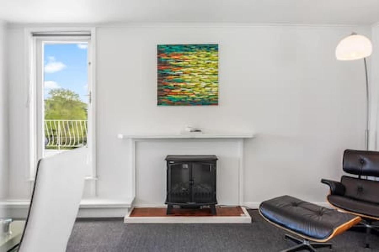 Sunny Side Getaway With Views And Deck Apartment *
