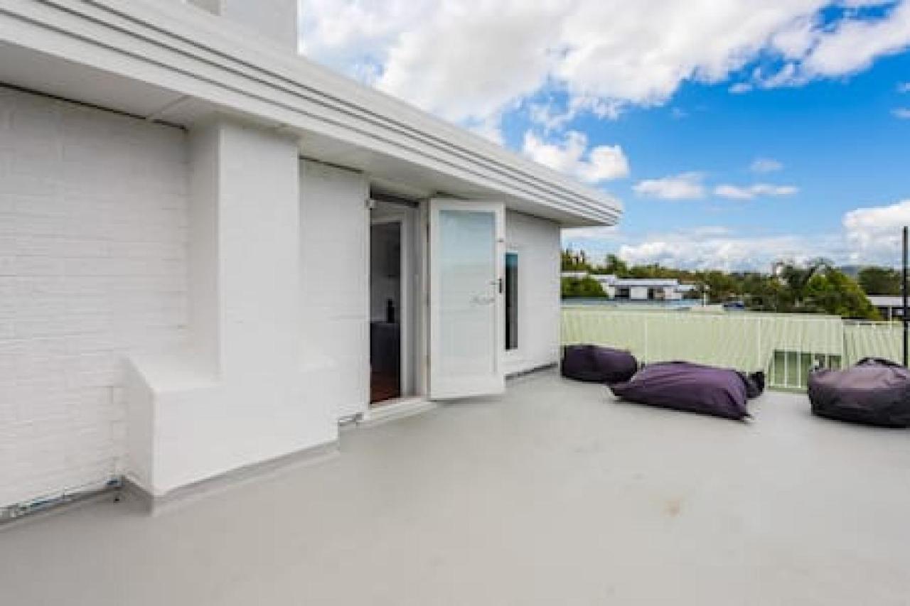 Sunny Side Getaway With Views And Deck Apartment Auckland