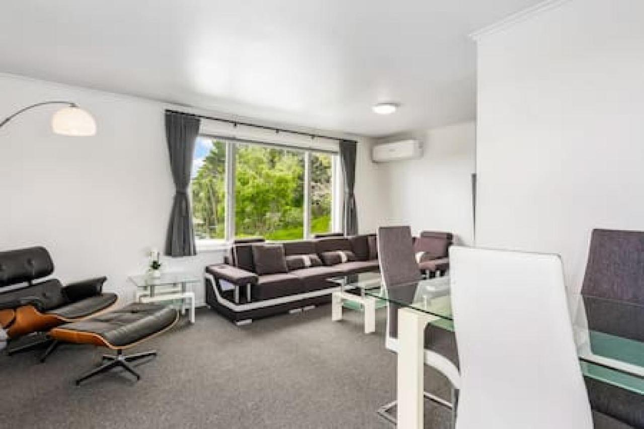 Apartment Sunny Side Getaway With Views And Deck *