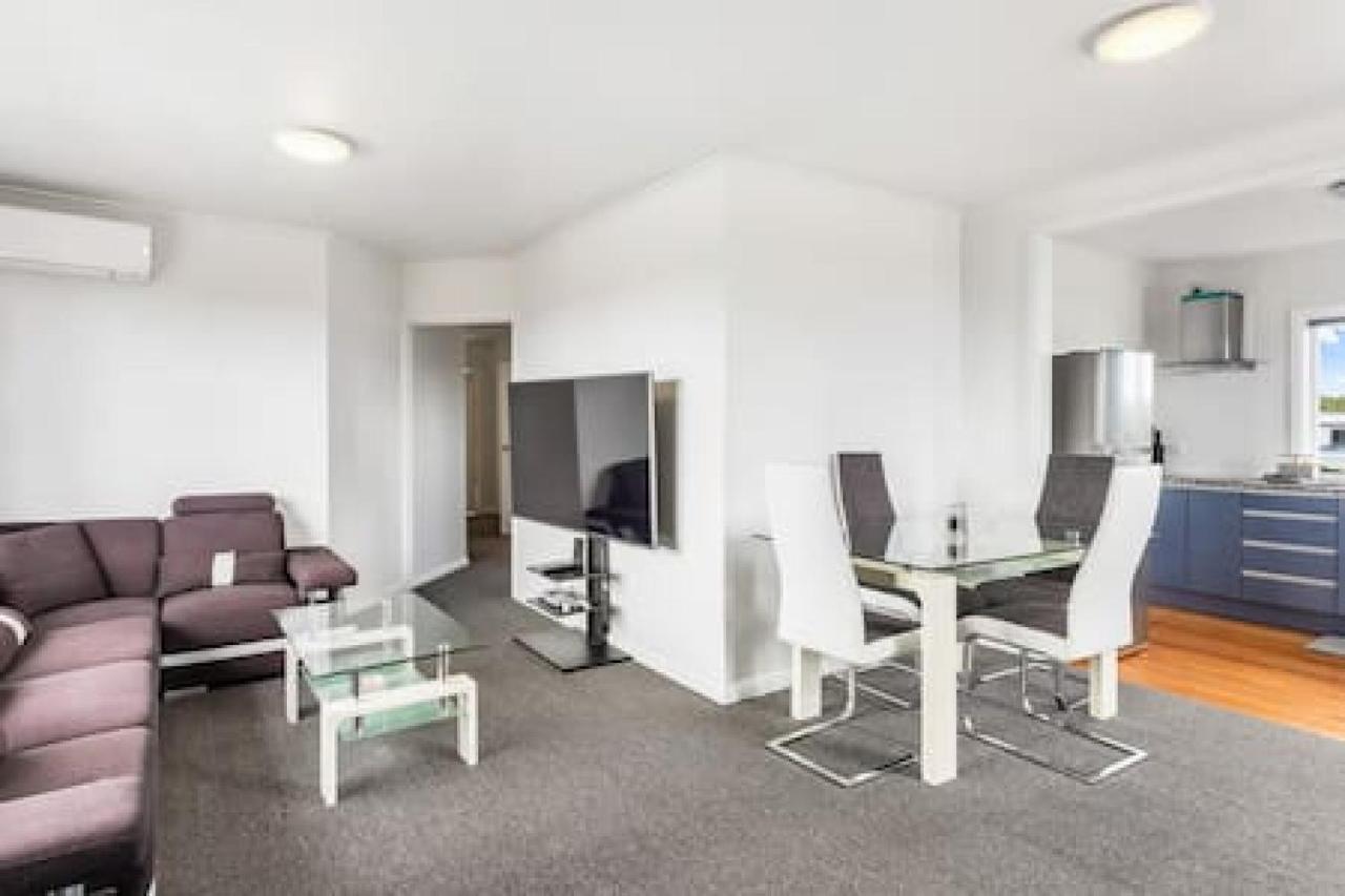 Sunny Side Getaway With Views And Deck Apartment Auckland