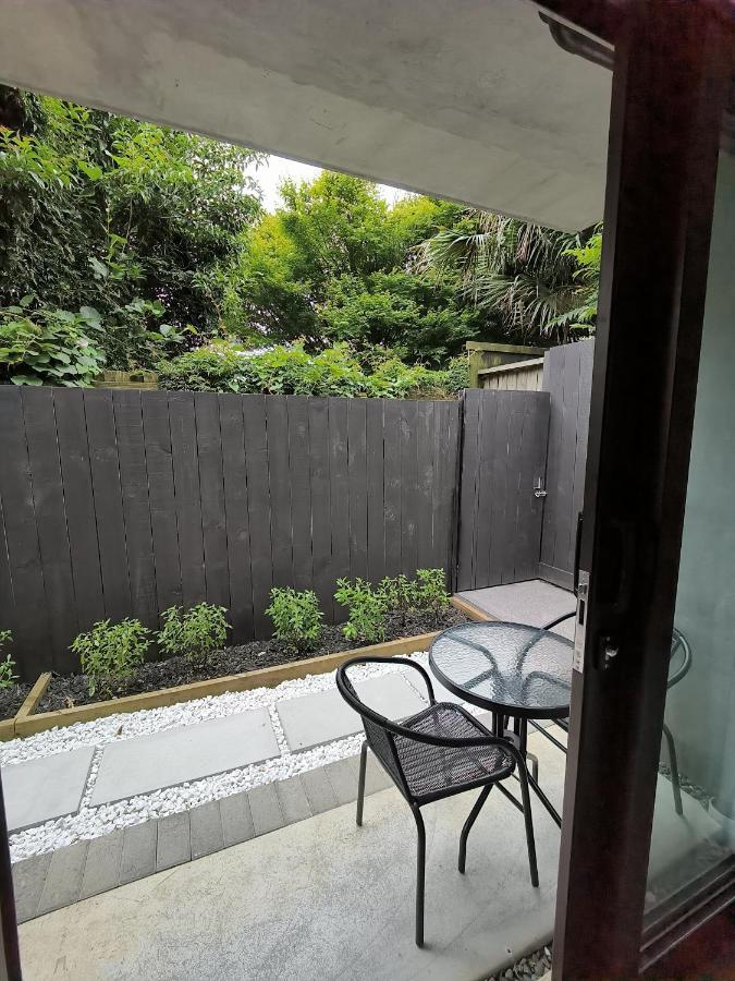 Guest house Private With Ensuite & Garden Epsom