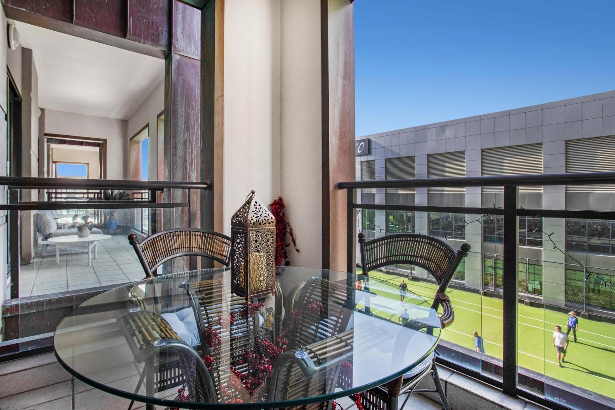 Apartment Deluxe Heated Pool Gym Hot Tub Sauna Tennis Court