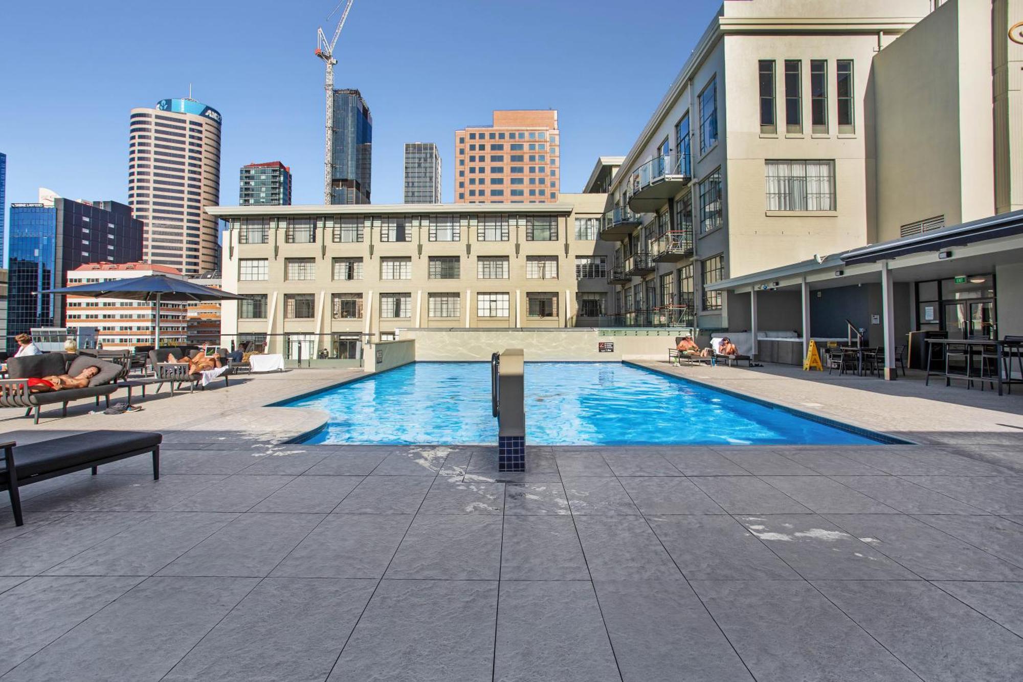 Deluxe Heated Pool Gym Hot Tub Sauna Tennis Court * Auckland