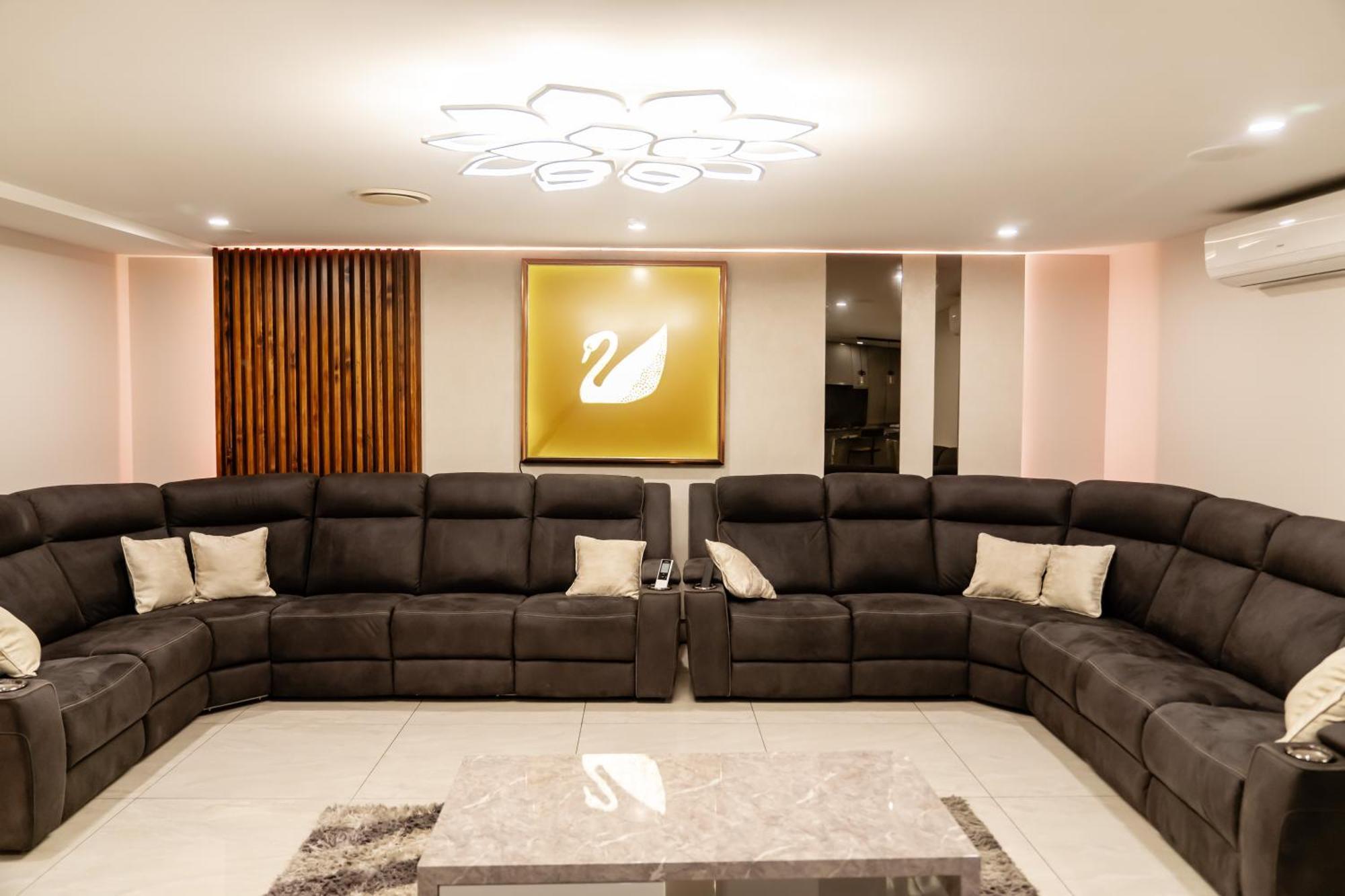 Luxury Apartment *