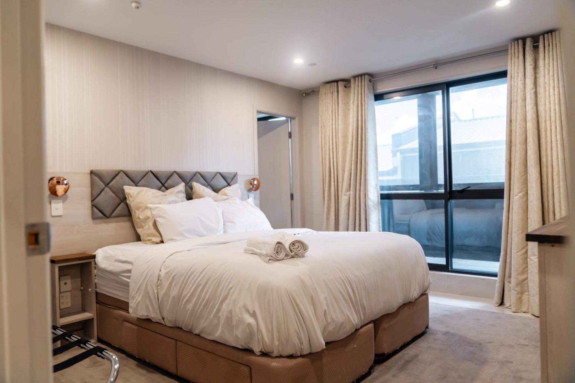 Luxury * Auckland