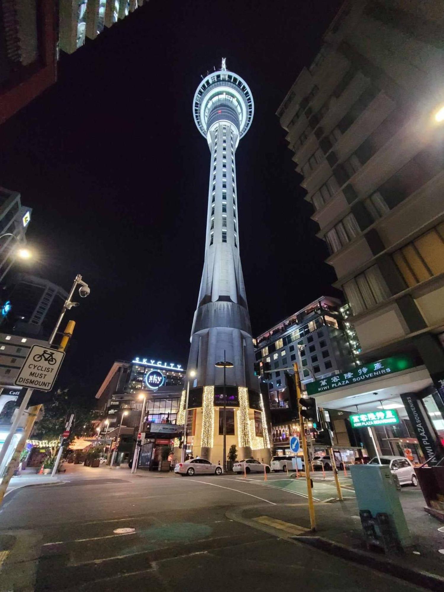 Sky Tower Just Next Door Apartment