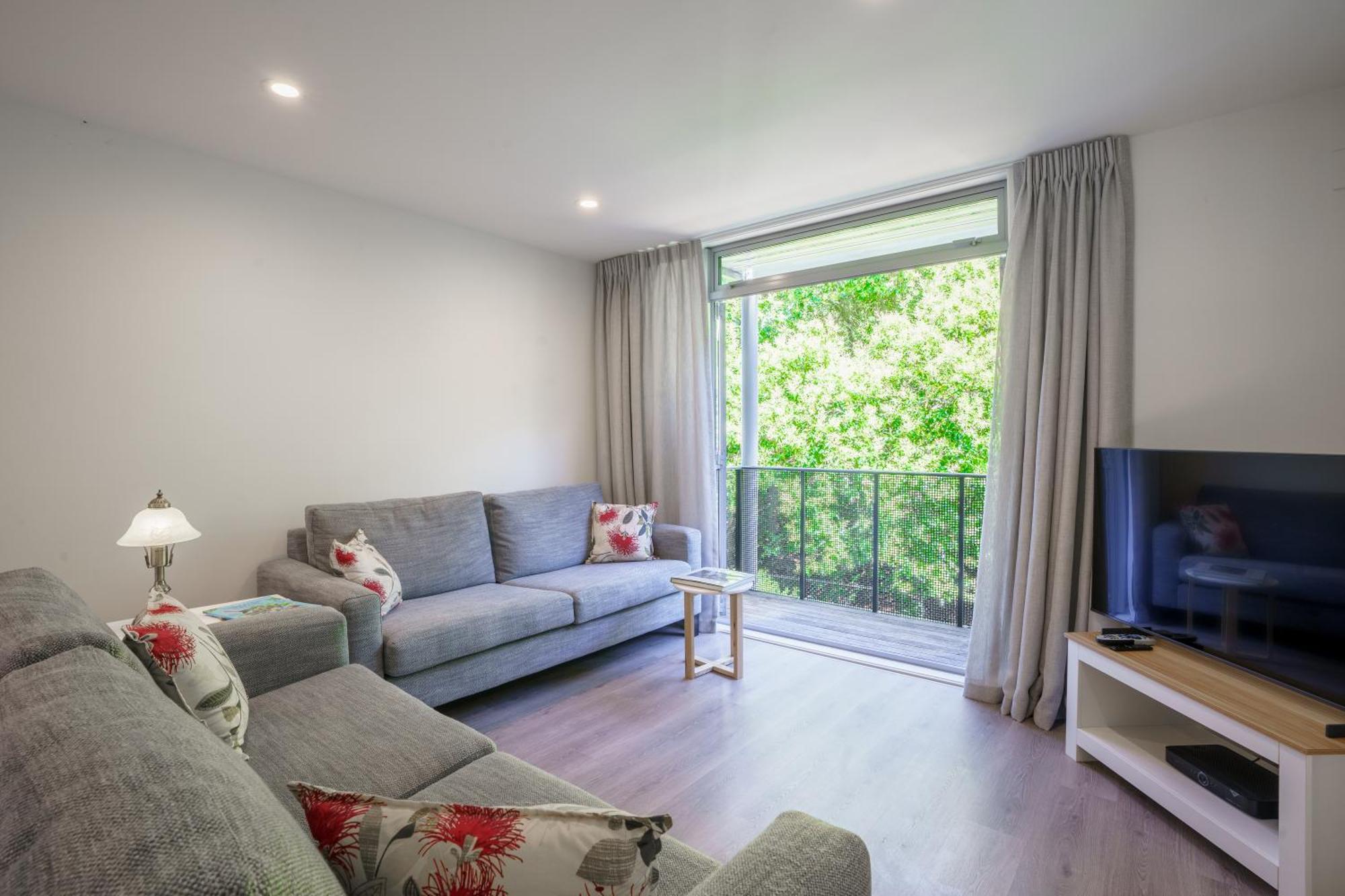 Escape Modern With Pool Apartment *