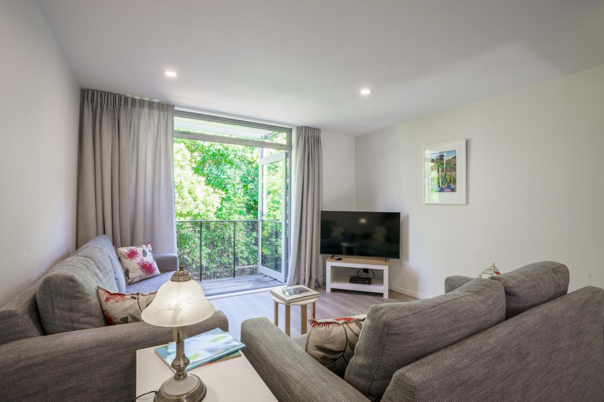 Escape Modern With Pool Apartment *