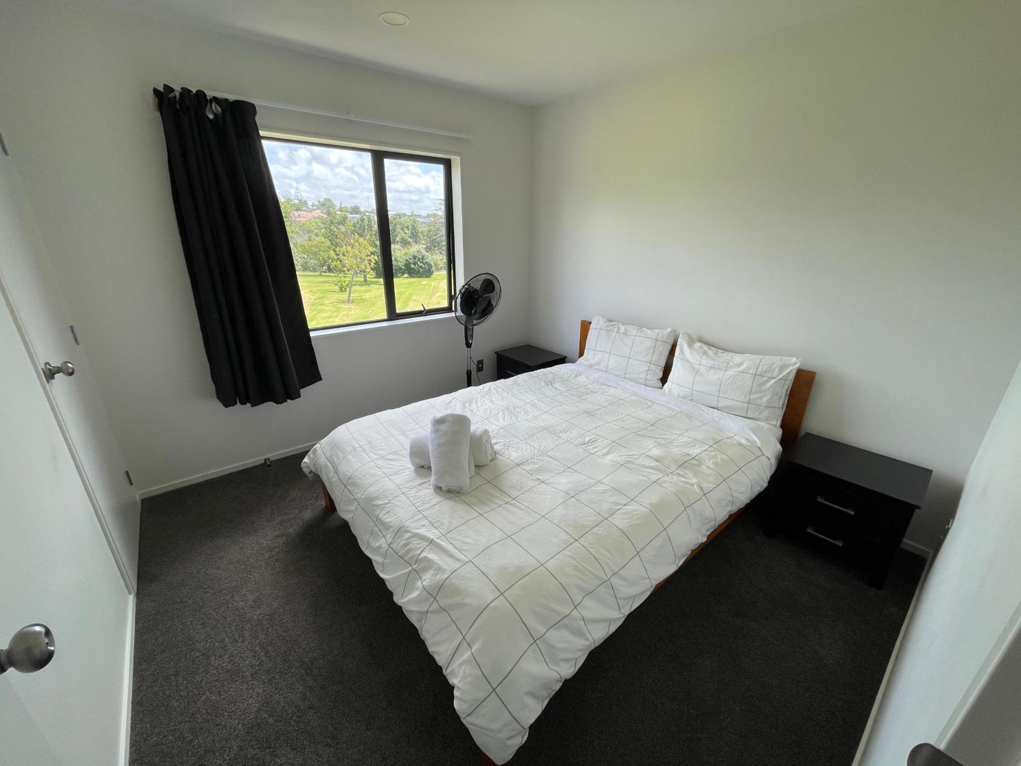 Modern By The Reserve * Auckland