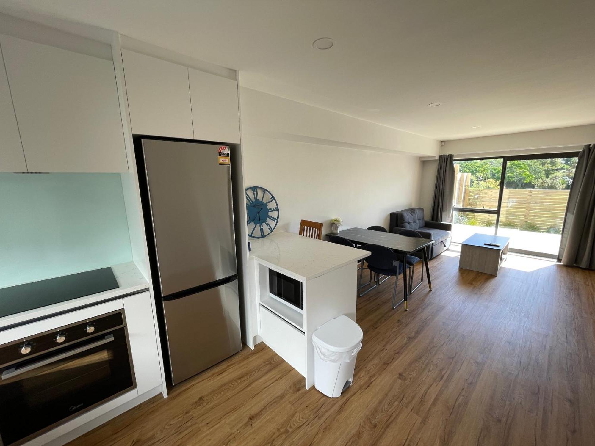 Modern By The Reserve * Auckland