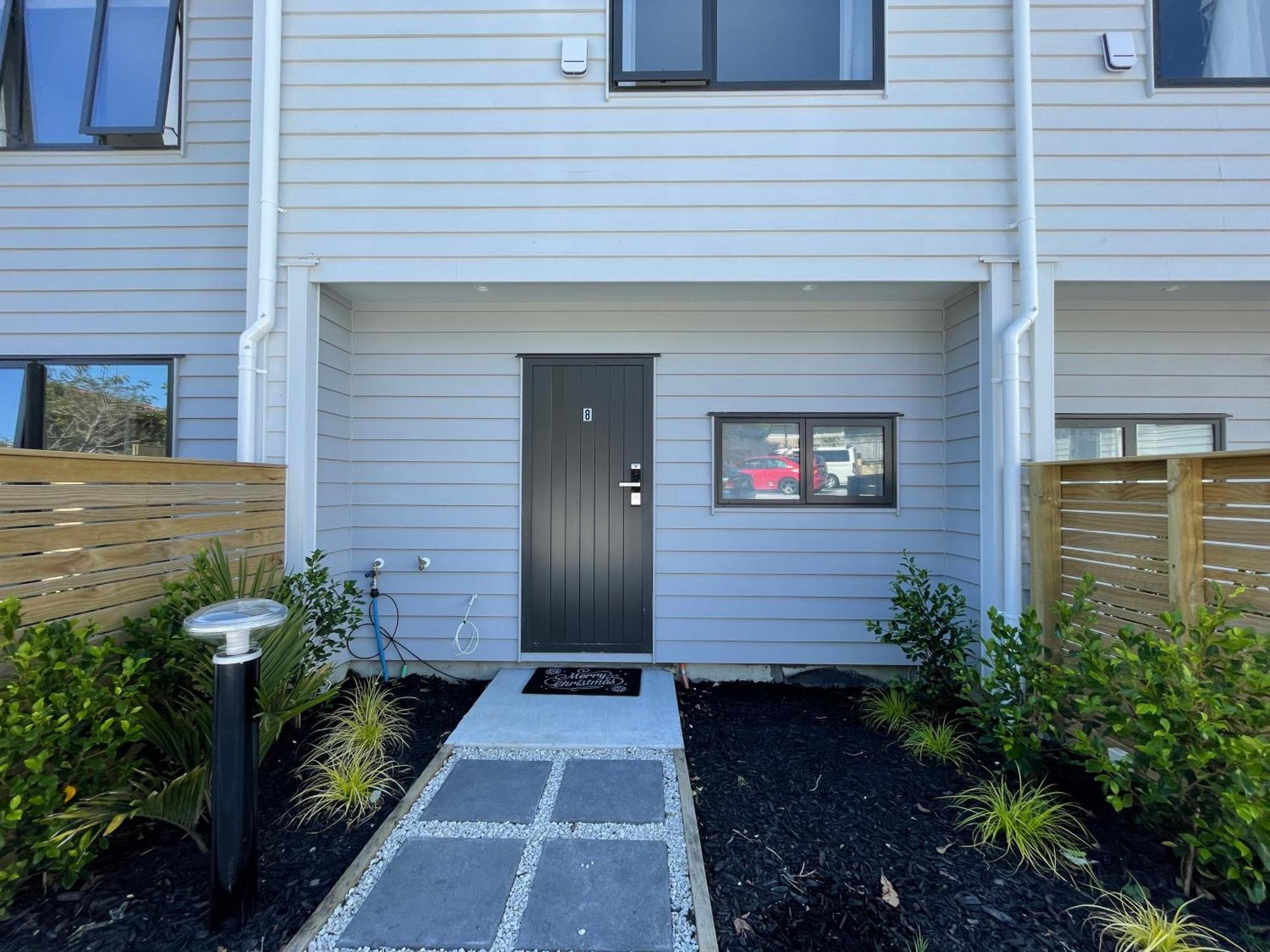 Modern By The Reserve * Auckland