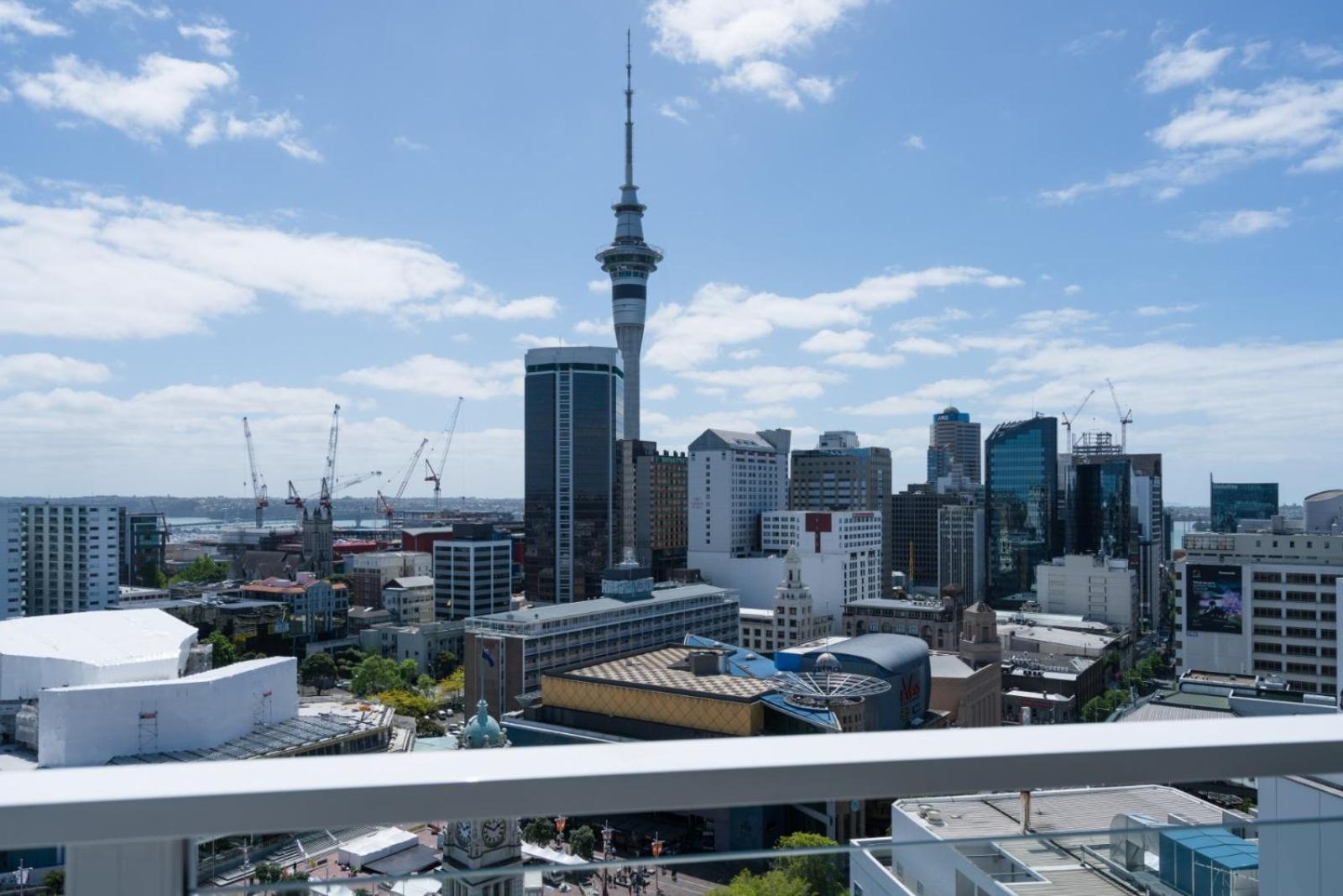 Amazing Skytower View 2 Bedroom 2 Bathroom Apartment Auckland