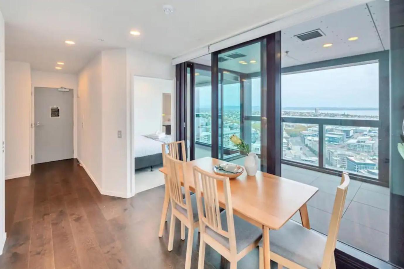 Magnificent Skytower, Sea, Habour View In Cbd * Auckland