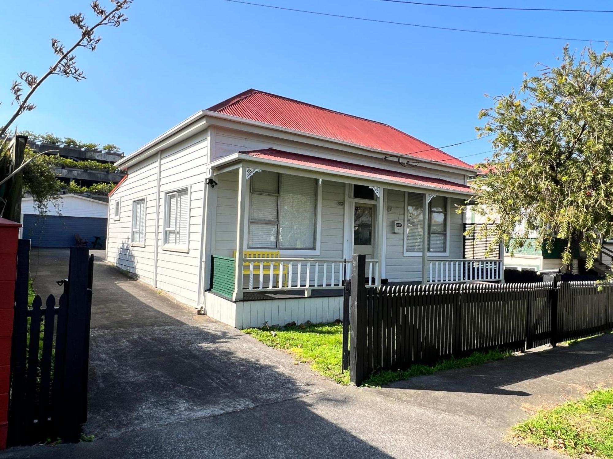 Eden Park House Homestay *