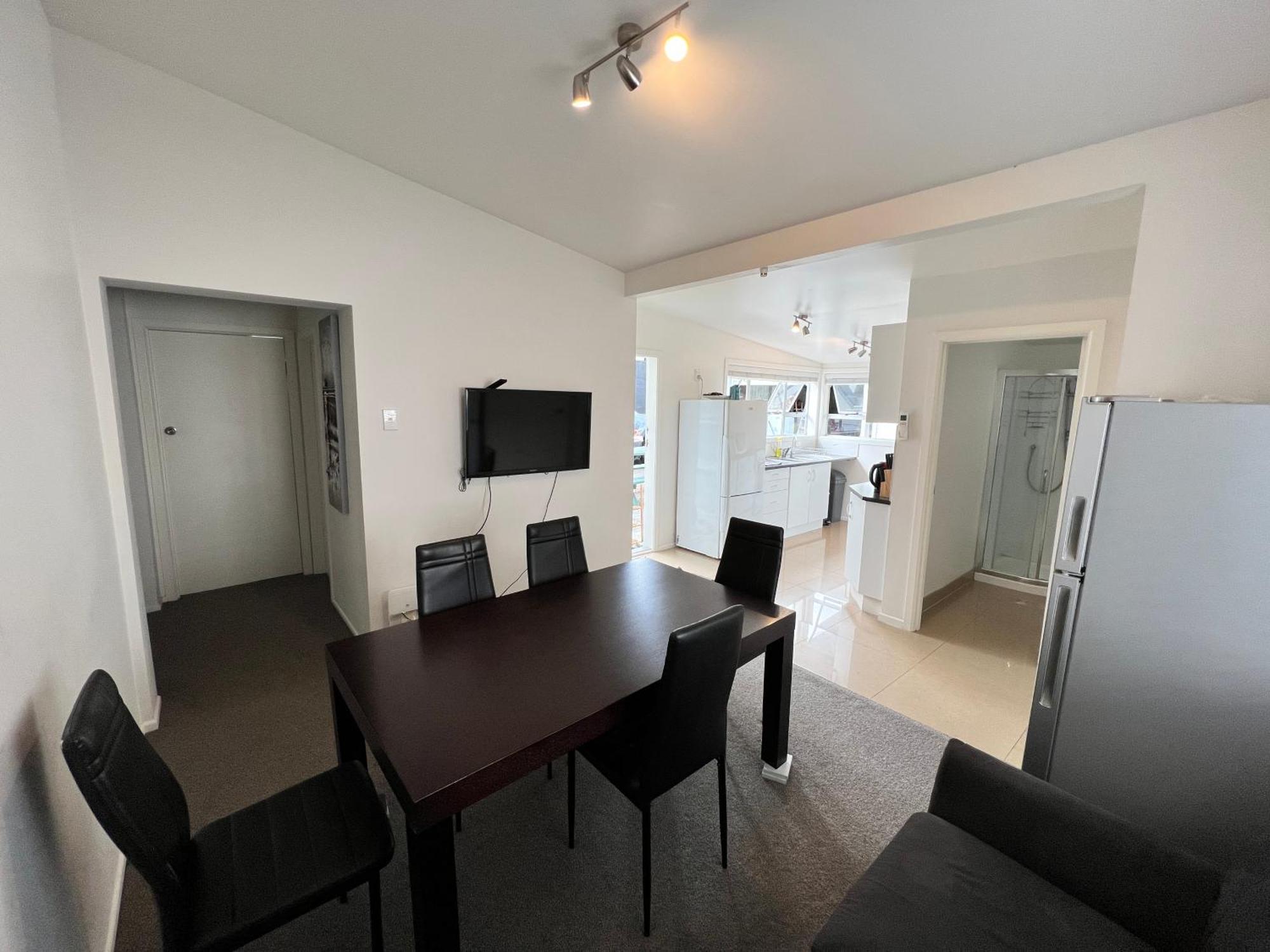 Eden Park House Homestay *
