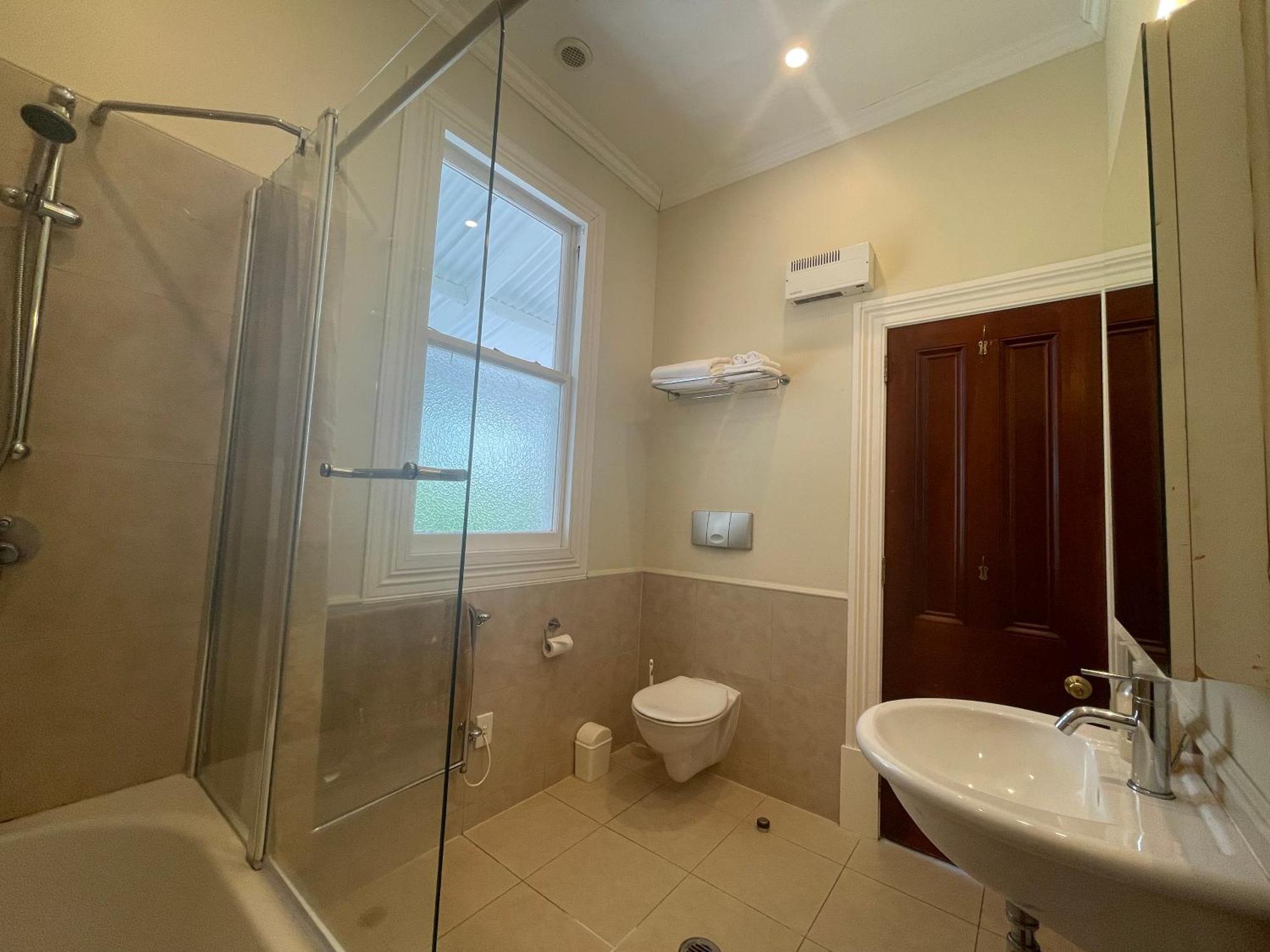 Western Springs To Central Heritage Guest house