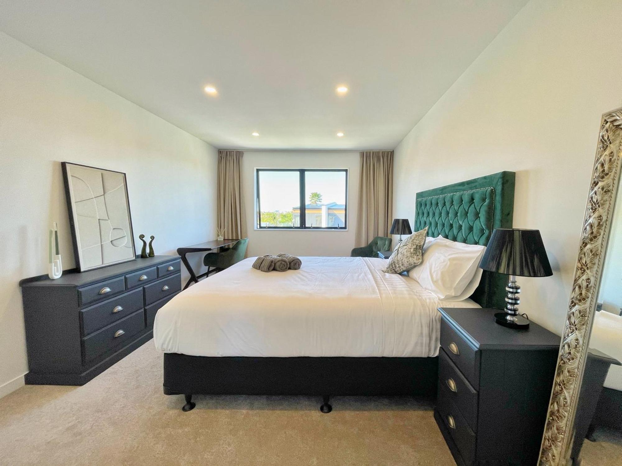 Your Modern In Sandringham, Close To City, Heat Pumps, Netflix, Parking *