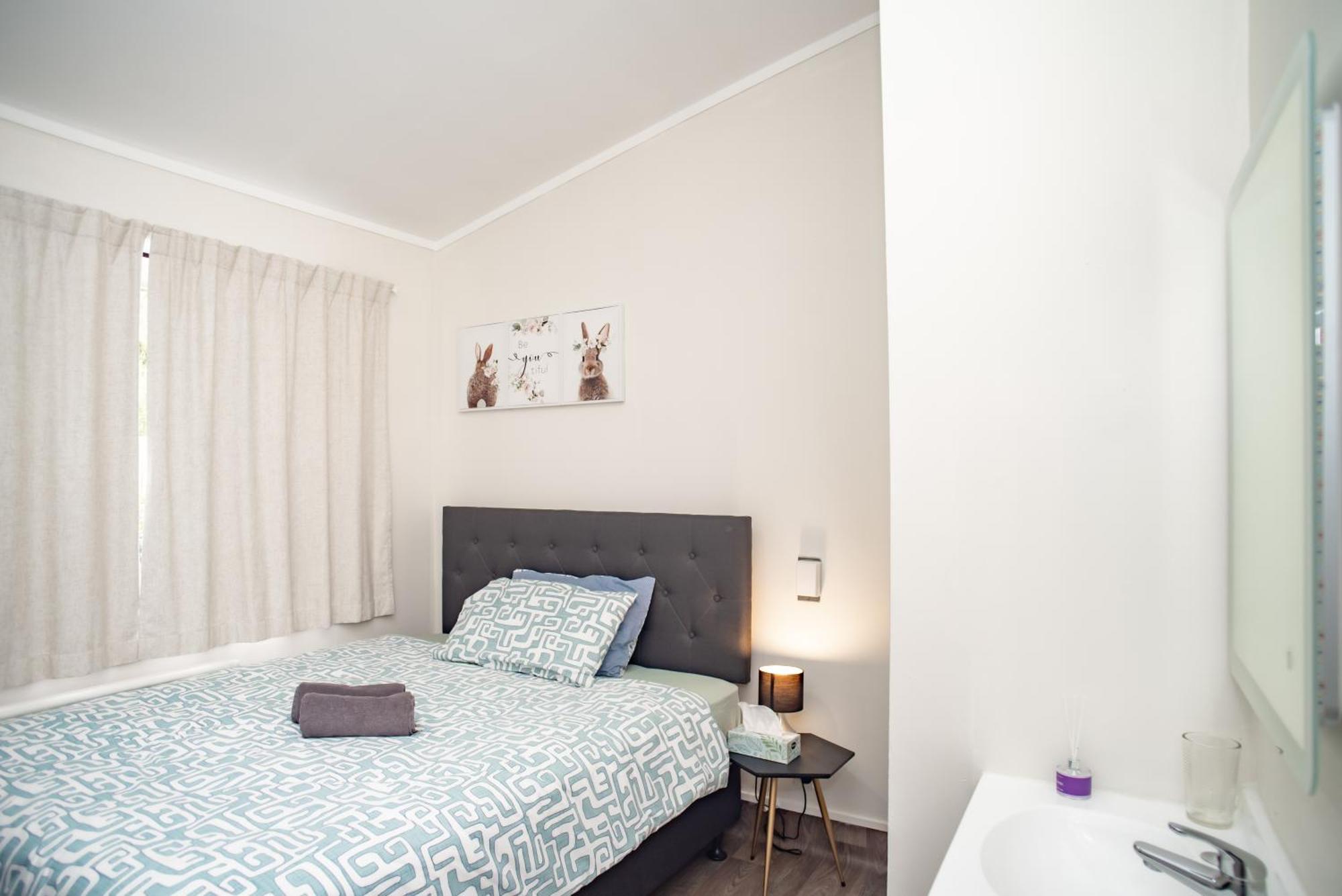 Eden Hostel *