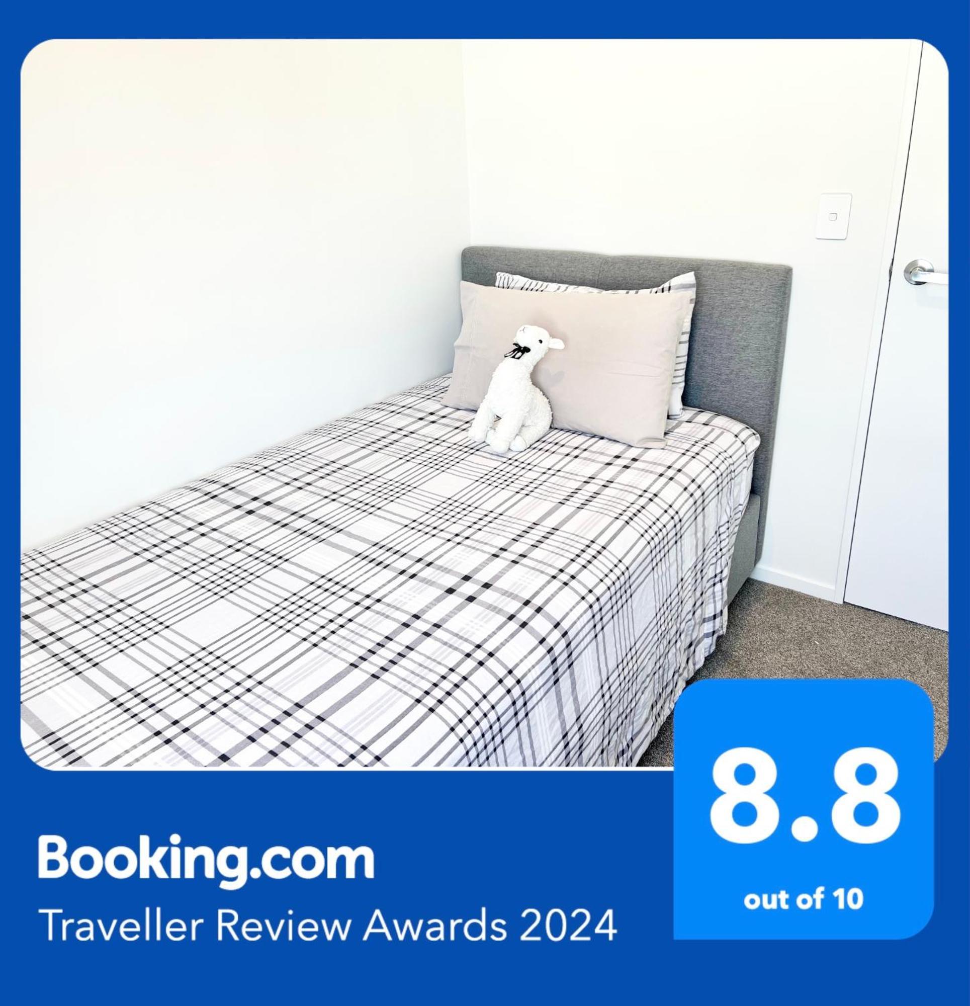 Homestay A&j Queen Bedroom-quiet And Brand New With Reserve View Auckland