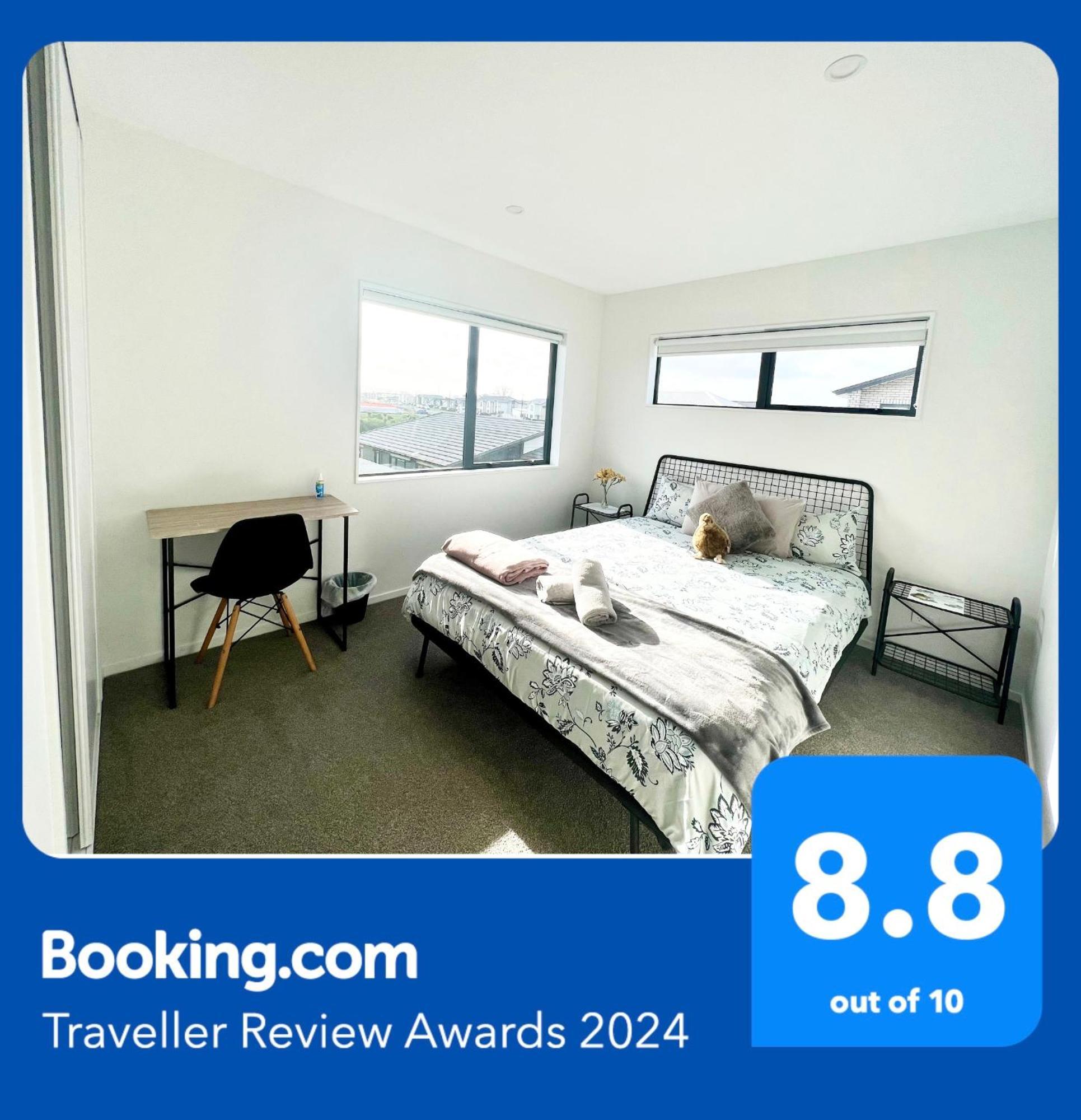A&j Queen Bedroom-quiet And Brand New With Reserve View Homestay Auckland