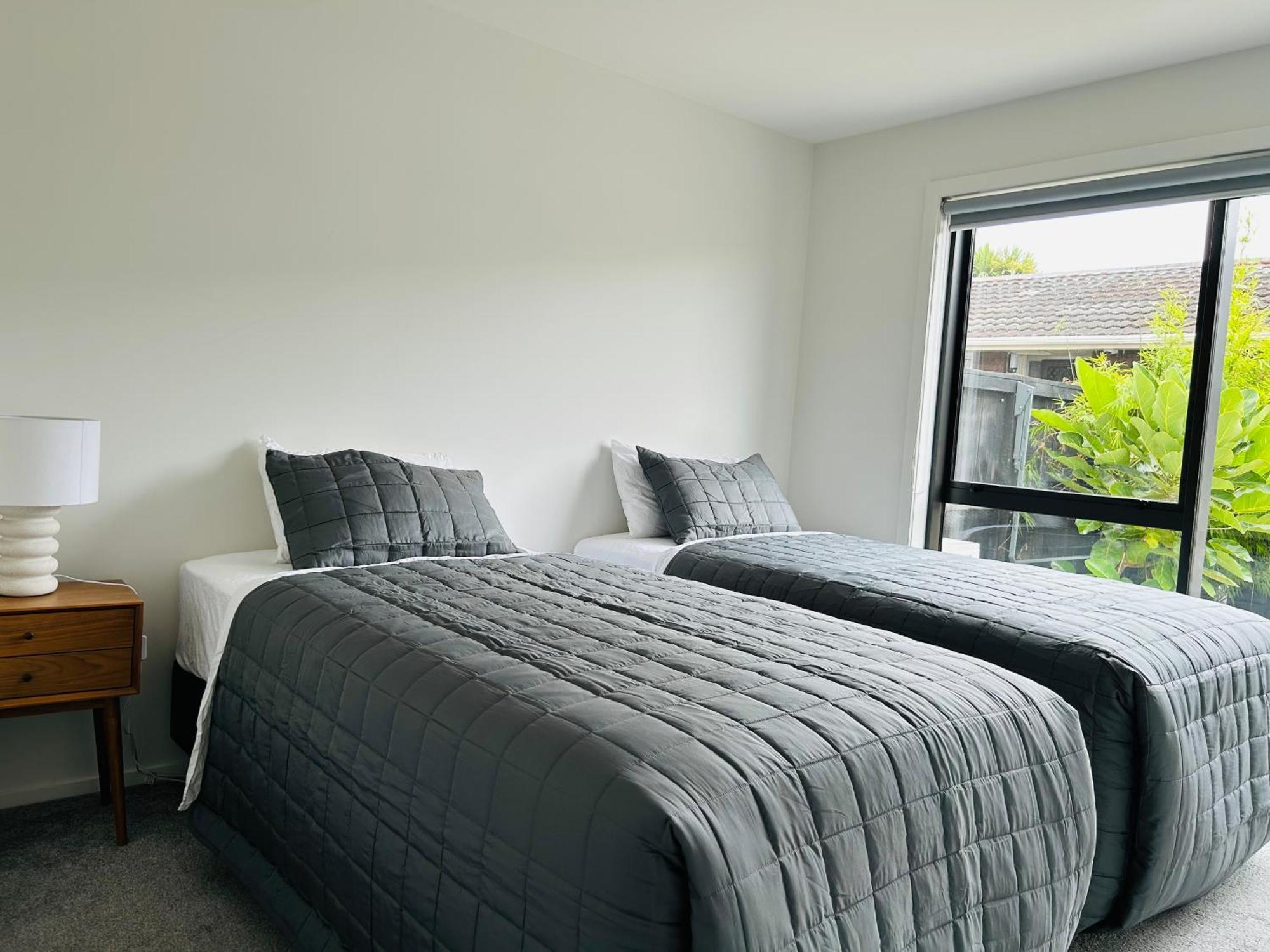Cozy And Comfortable, Sunny Three-storey Building Apartment Auckland