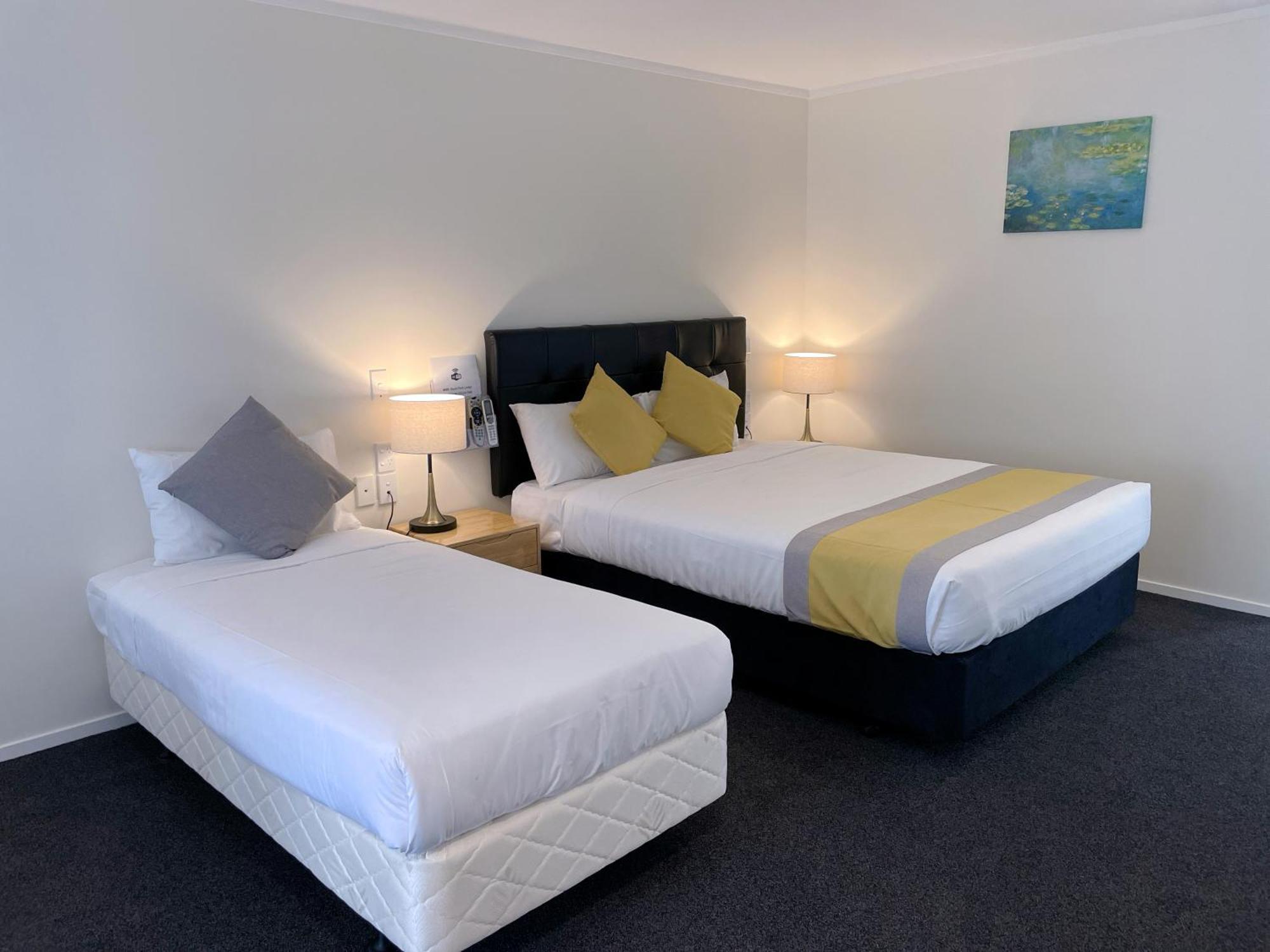 Royal Park Motel 4*