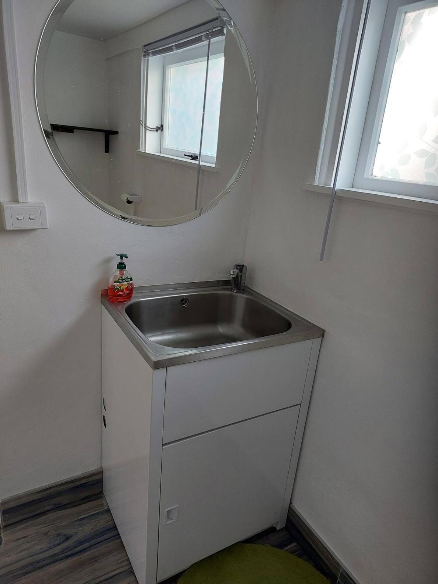 Apartment 1 Bed 1 Bathroom W Parking Wi-fi Netflix *