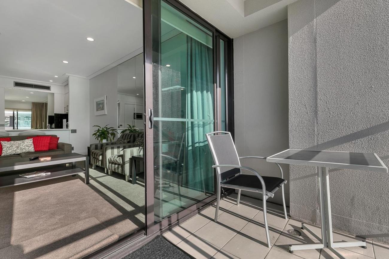 Luxurious & Spacious Living With Breathtaking Views * Auckland
