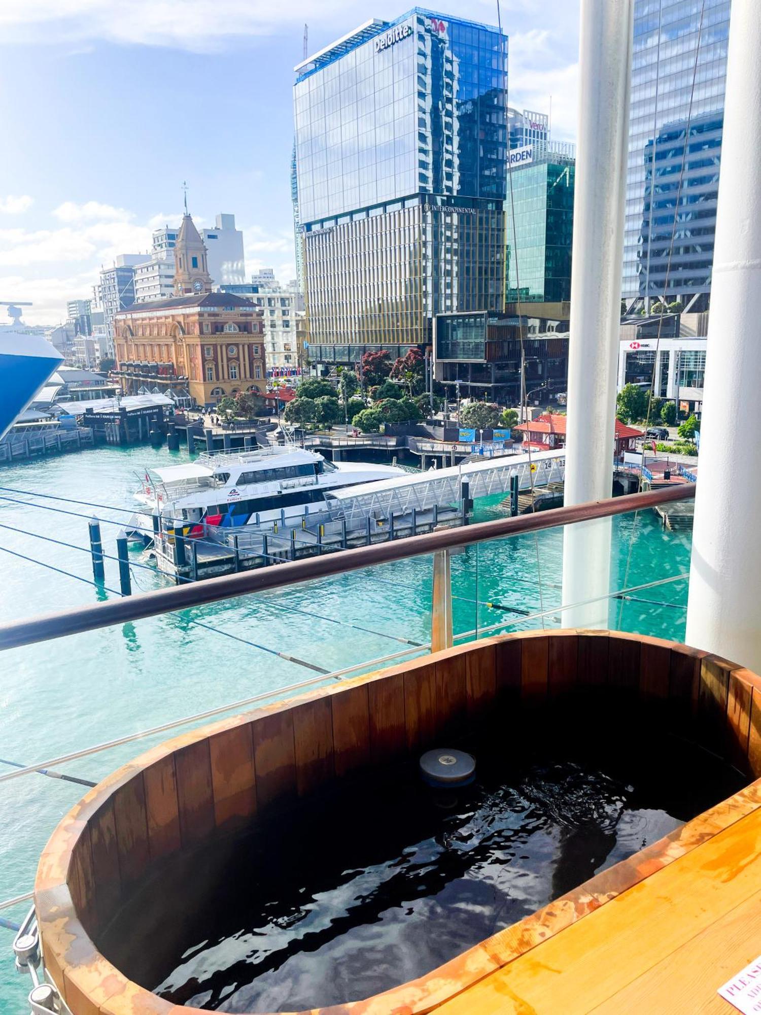 Luxury - Parking - Hot Tub - Stunning Views * Auckland