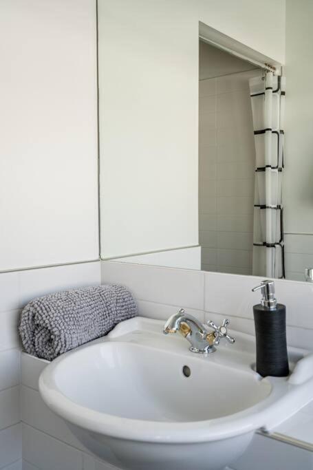 Apartment Spacious Penthouse With Spectacular Harbour Views!