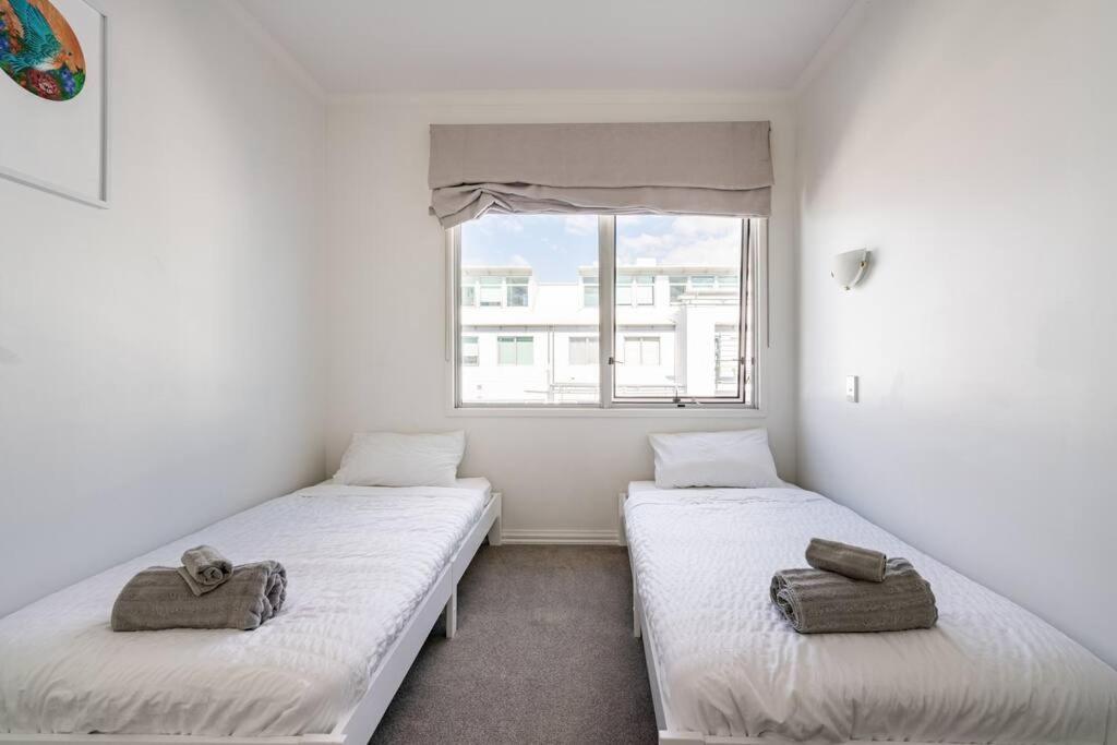 Apartment Spacious Penthouse With Spectacular Harbour Views! *