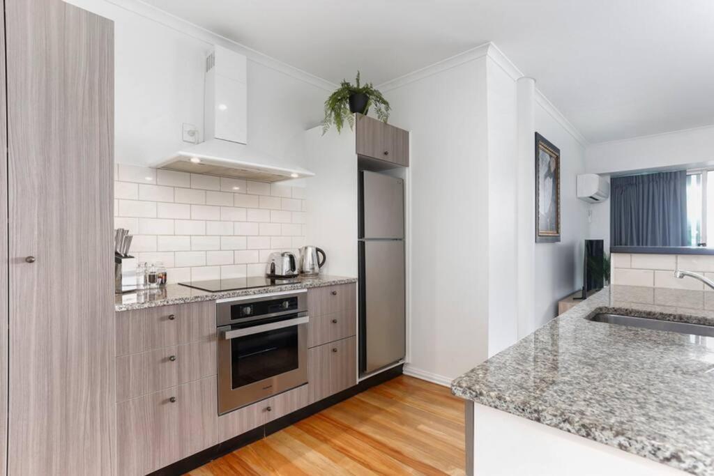 Luxury With Stunning Harbour & View Apartment Auckland