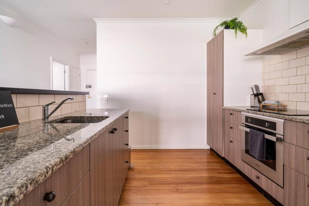 Luxury With Stunning Harbour & View Apartment *