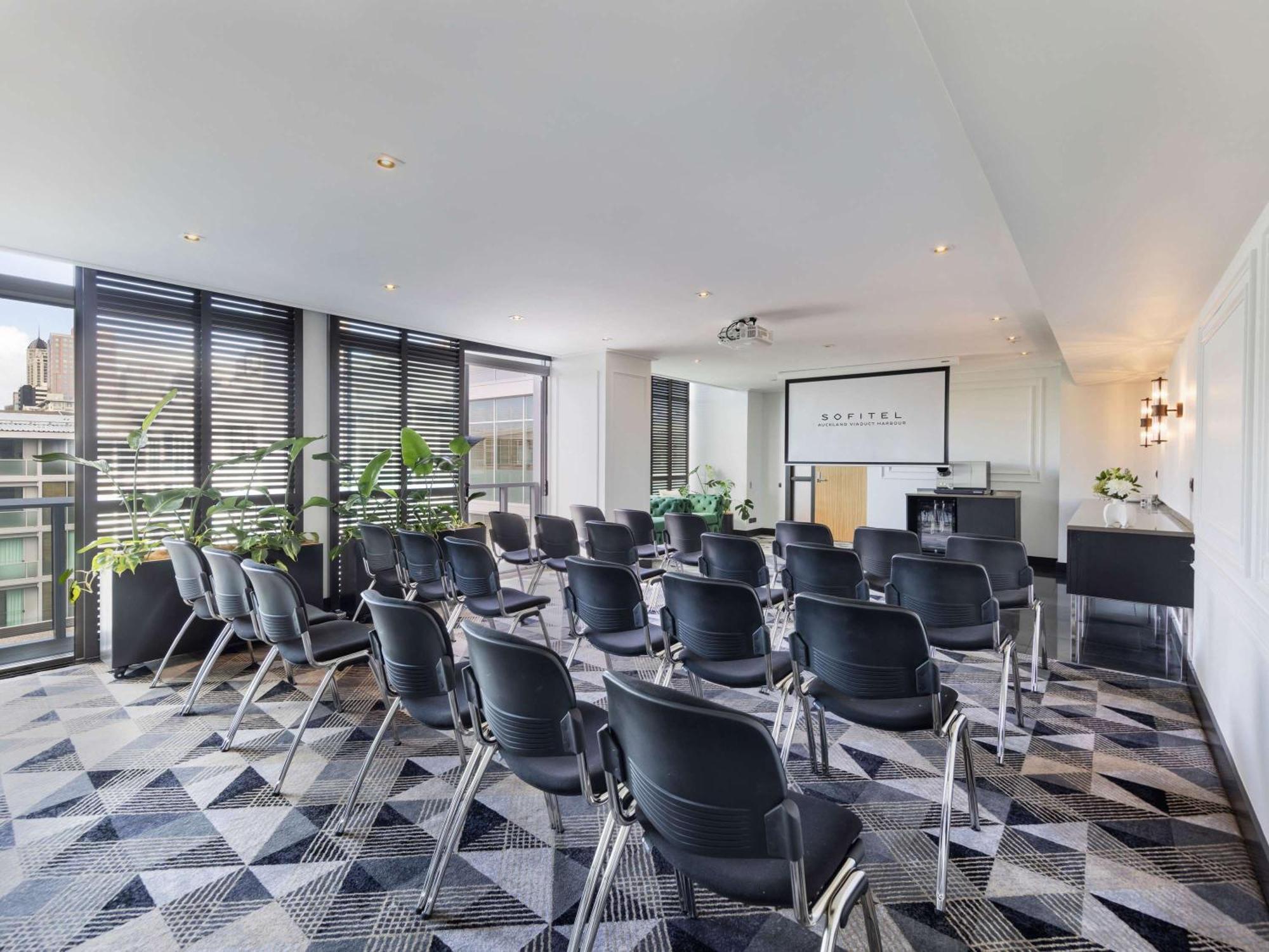 Sofitel Viaduct Harbour Hotel 5*